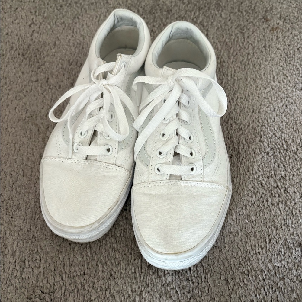 VANS OLD SKOOL WHITE WOMEN’S SIZE 7